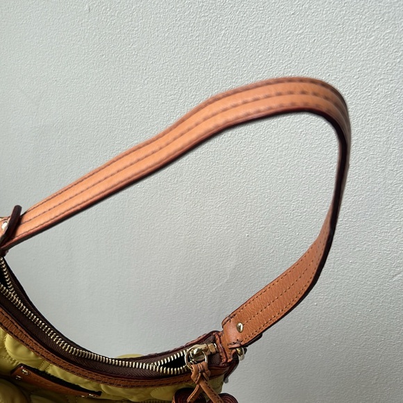 Excellent condition Kate Spade quilted purse. Hand bag. Very clean in and out. - Picture 4 of 6